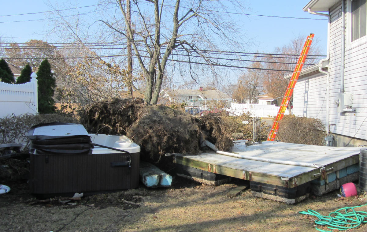 Metro Power emergency line crew on site