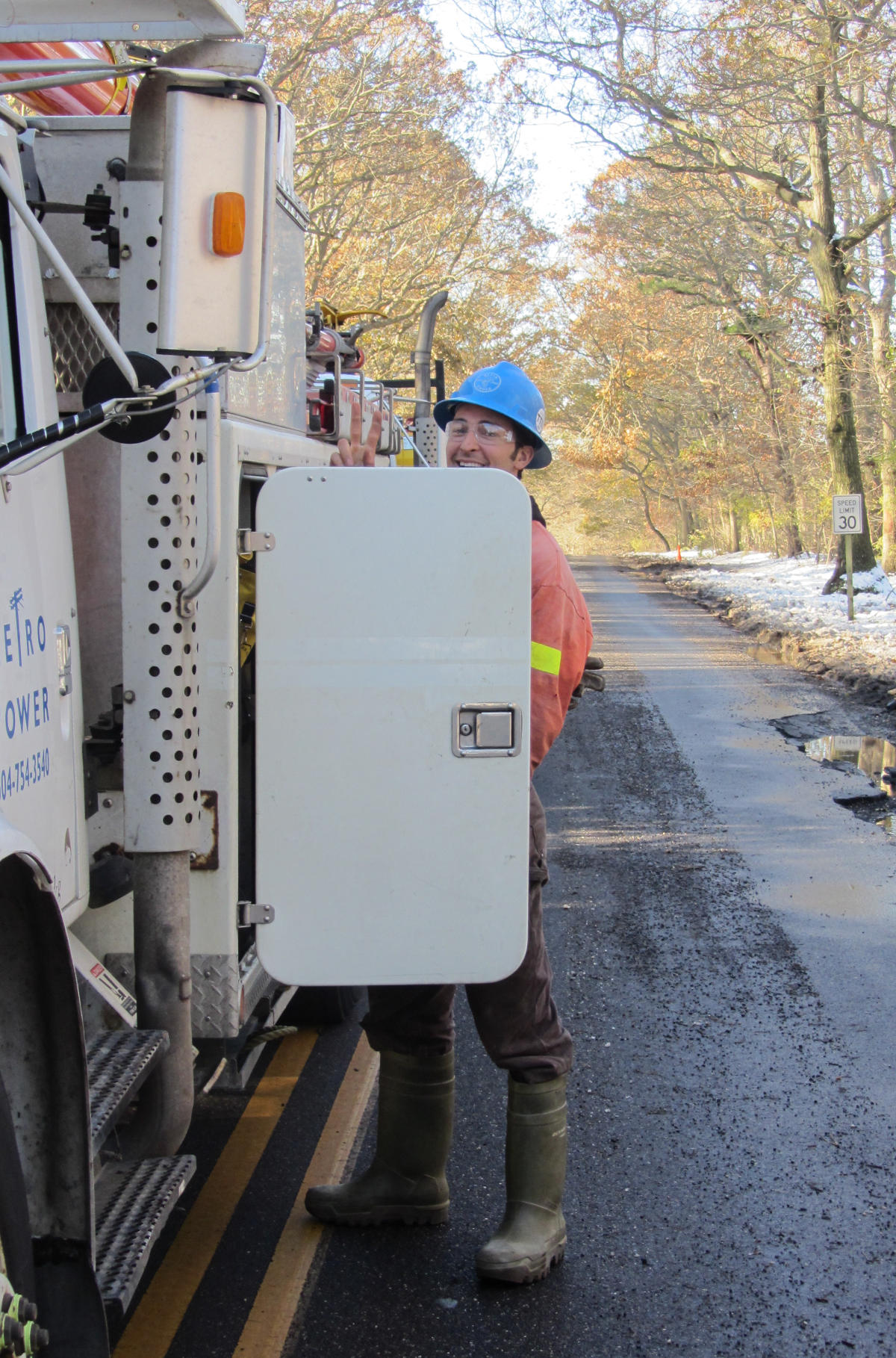 Metro Power Certified Powerline Technician on site